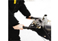 K�t foganty�r�l ir�ny�that� vez�rl�s a robosztus h�mar�n